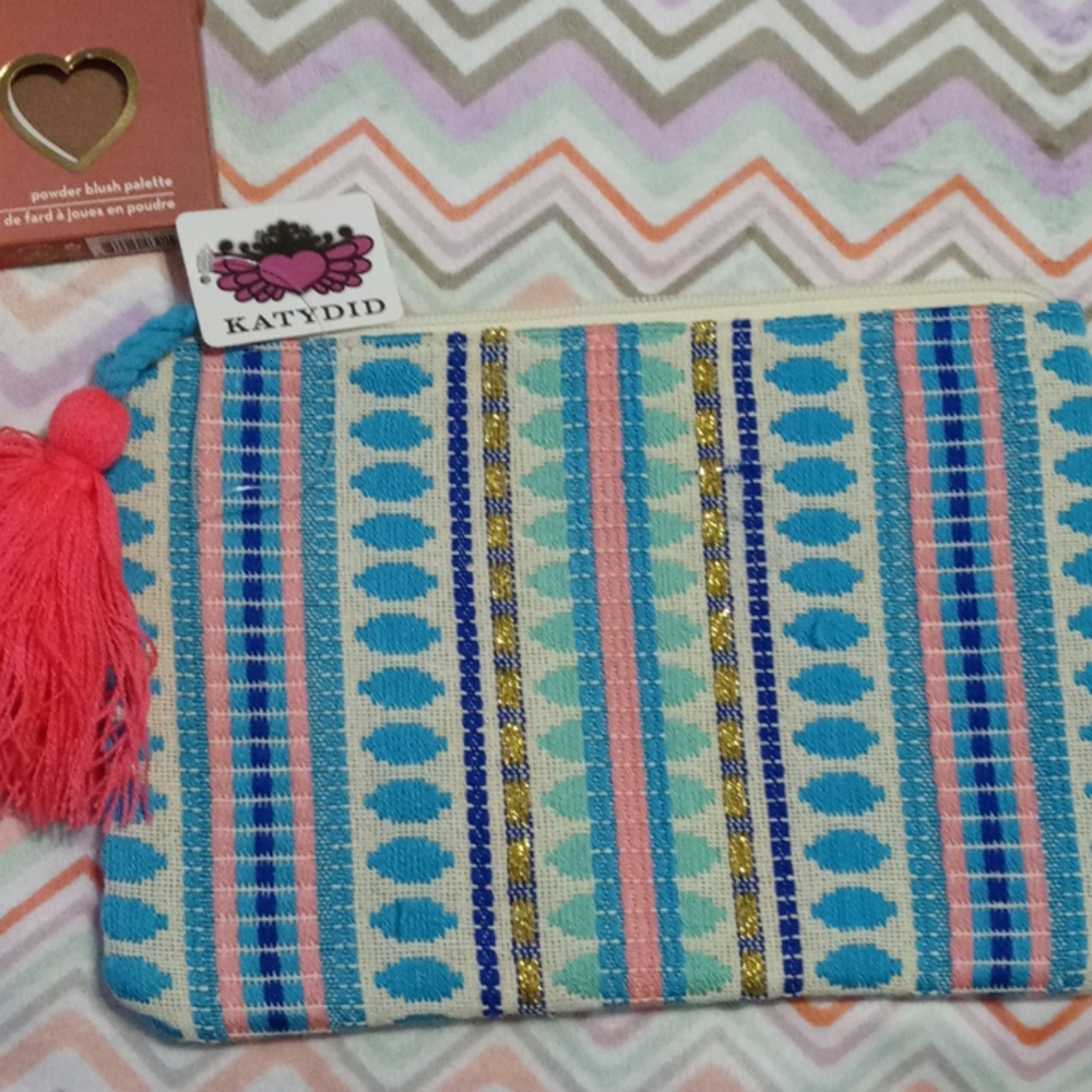 4pc makeup bundle - Picture 5 of 5